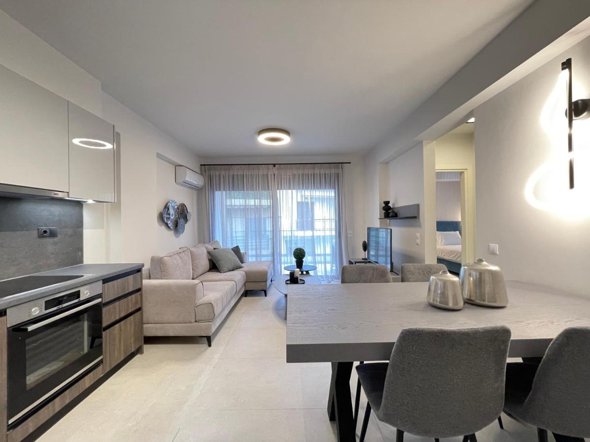 Gleaming Apartments Near Athens Metro Mall Esterno foto