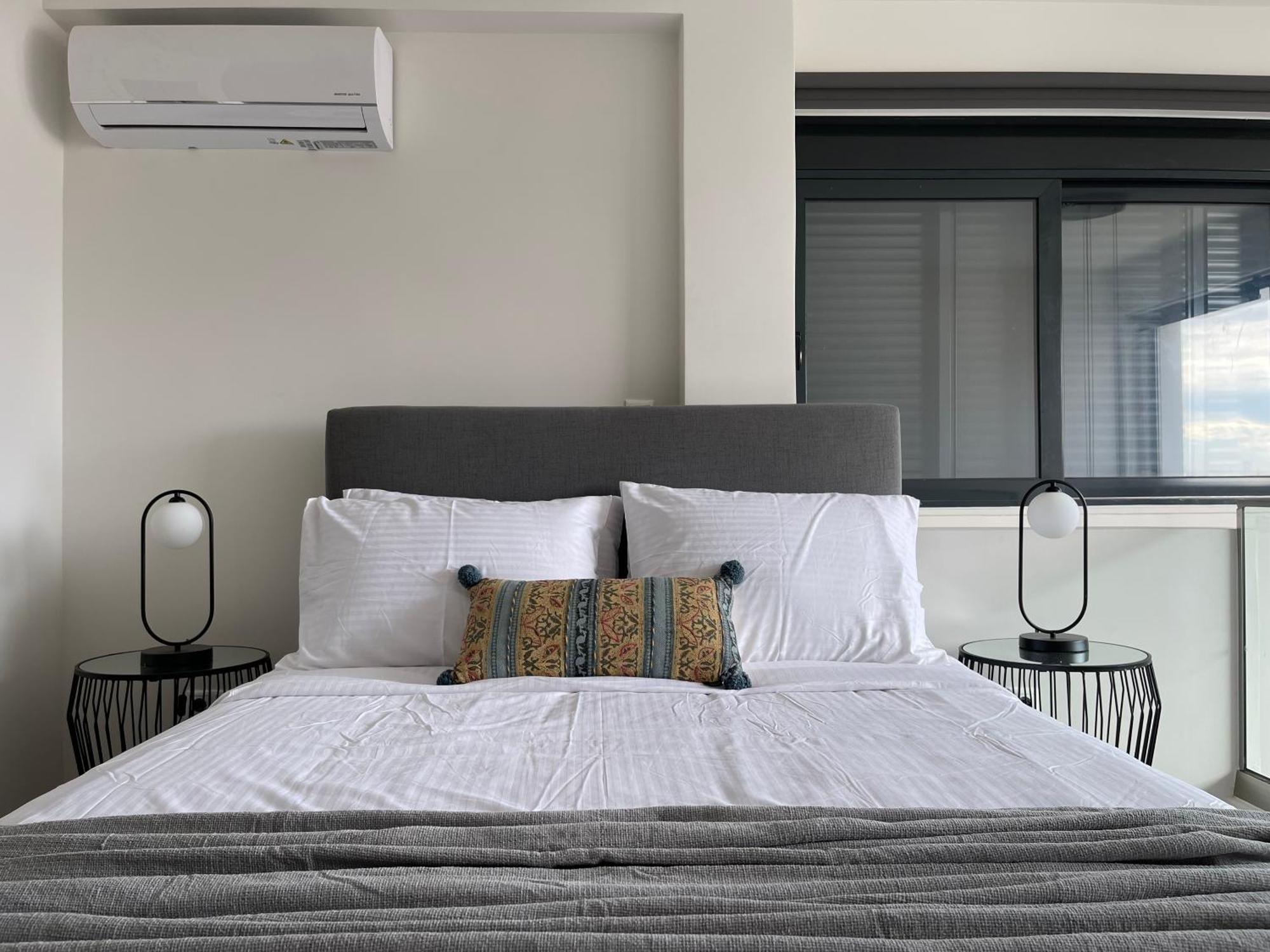 Gleaming Apartments Near Athens Metro Mall Esterno foto